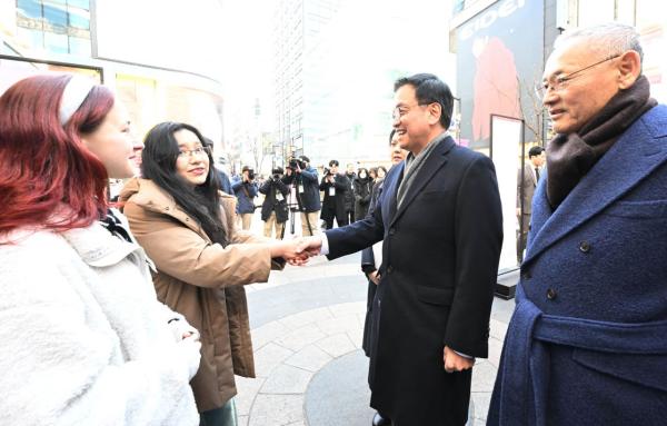 코리아그랜드세일 찾은 최 대행 "관광 인프라 총력 지원"