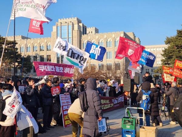 "대체 왜 고려대에서"…尹 탄핵찬반에 캠퍼스 '아수라장'