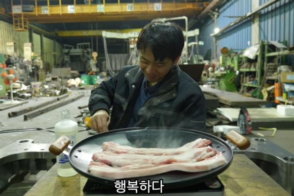 12시간 공장 노동 후 삼겹살 한 점…40대 가장의 퇴근길 위로