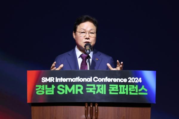 지난해 10월 경남 소형모듈원자로(SMR) 국제 콘퍼런스에서 박완수 경남지사가 발언하고 있다. ﻿경남도 제공