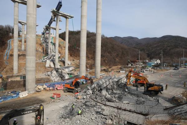 국토부, 안성 고속도로 공사장 붕괴 사고대책본부 가동