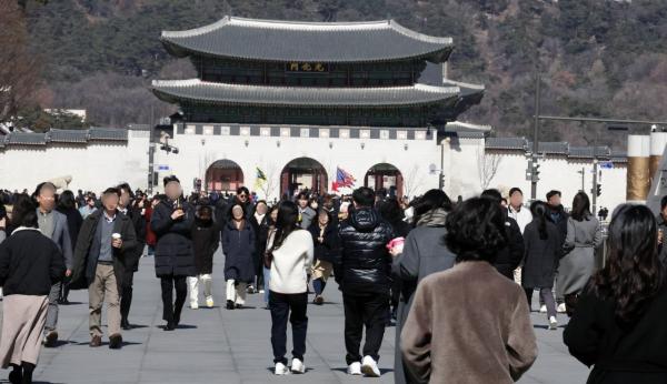 소득 늘어도 열리지 않는 지갑…빈곤한 고령가구 유입 늘어