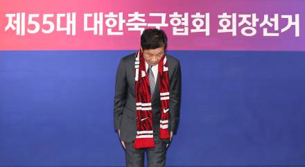 ‘이제 한국축구 안 봐’…정몽규 회장은 성난 여론 어떻게 달랠까 [IS 포커스]