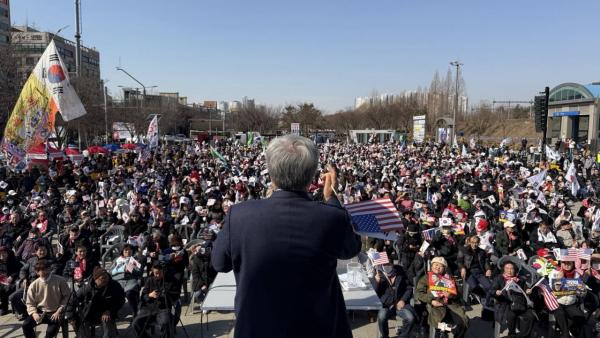 1천만 모이자는 탄핵집회에 폭주족까지…광복 80주년 3·1절 어쩌다