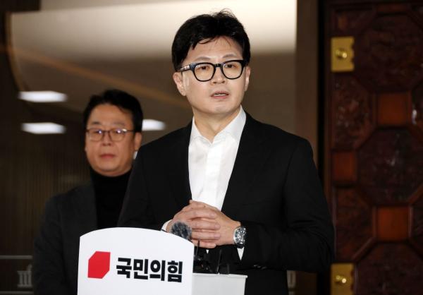 한동훈 대선 행보 본격화 "개헌하고 2028년 물러나겠다"[AK라디오]