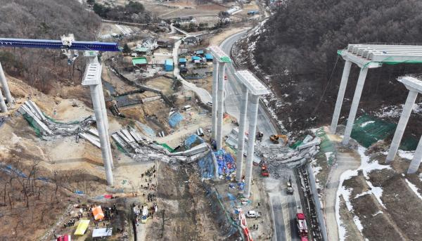 고용부 '교량붕괴' 시공사 현대엔지니어링 압수수색