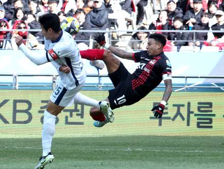 ‘해결사는 없었다’ 서울-김천, 득점 없이 0-0 무승부 [IS 상암]