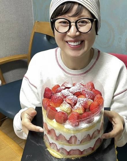 ‘휴식기’ 박미선, ♥이봉원 생일 케이크에 감동…”건강 감사”