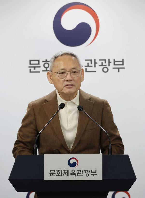 유인촌 장관 "국립예술단체 통합 문제 올해 안에 잘 정리하겠다"