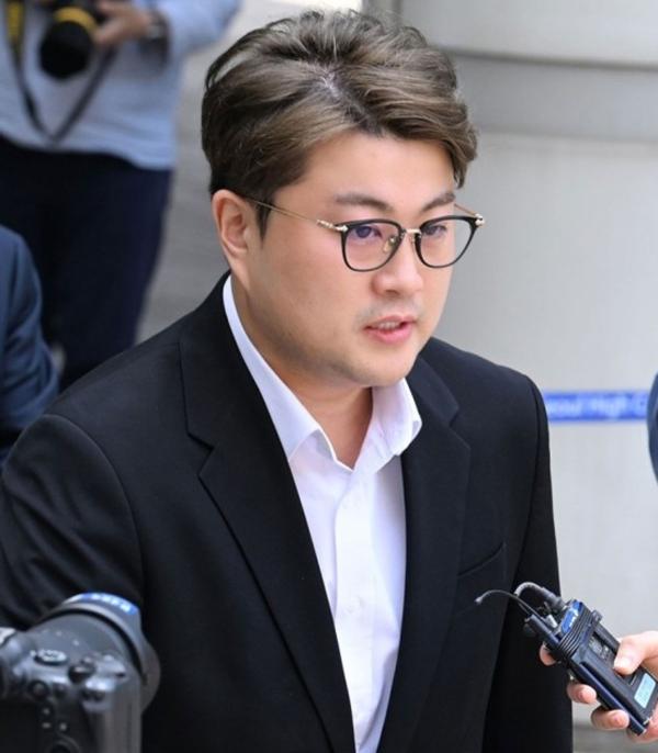 “미치도록 보고 싶다”... 뺑소니 혐의 김호중, 옥중에서 팬 향한 절절한 편지 공개