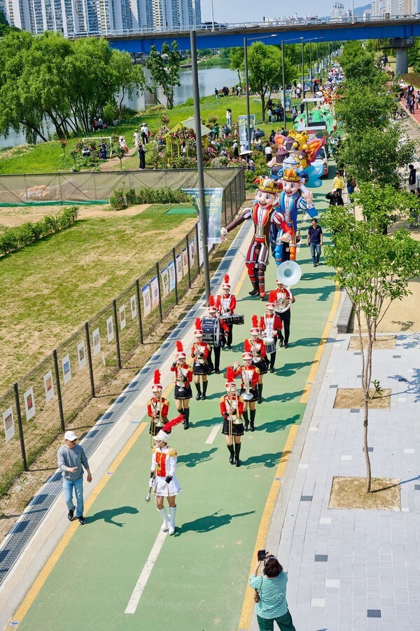 중랑서울장미축제 거리퍼레이드 모습(사진제공=중랑구청)