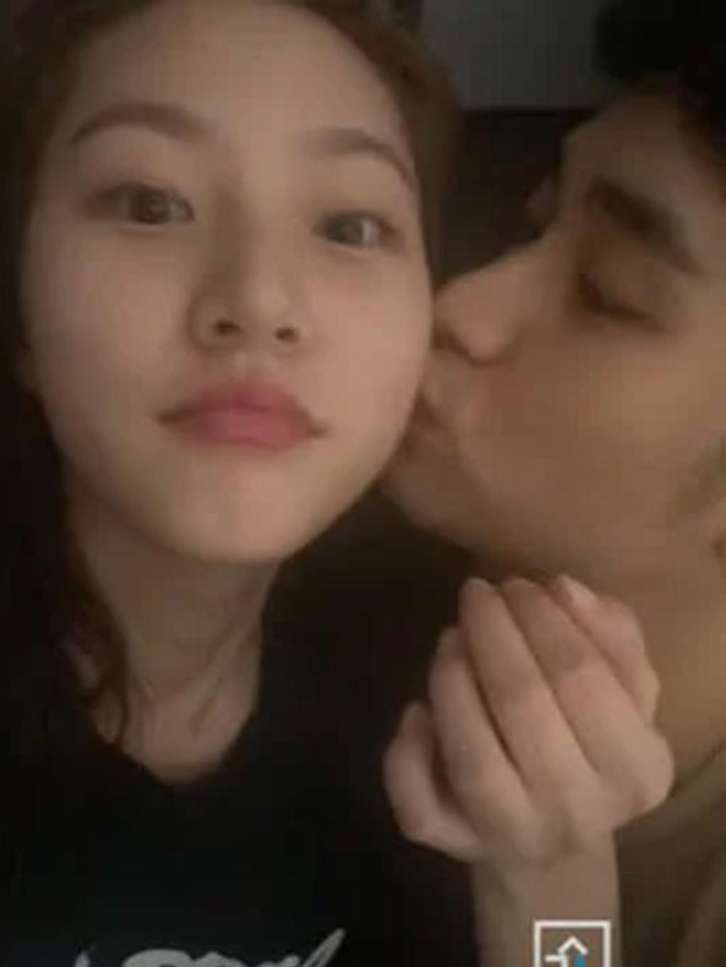 故 김새론 유족이 김수현과 함께 찍은 사진 등을 추가로 공개 했다 / 출처 : 유튜버 ‘ 가로세로연구소’