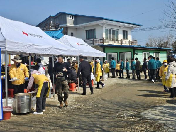 포천 공군 전투기 오폭사고 현장에 온정의 손길 이어져