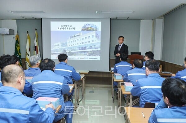 광양경자청은 12일 율촌제1산업단지 내 ㈜달성에서 2025년 첫 ‘찾아가는 건강 돌보미’ 프로그램을 운영했다. /사진-광양경자청