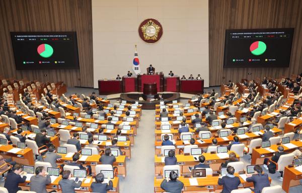 류희림 사퇴 촉구·감사요구안 국회 통과…반대하는 與에 野 "내란 정당"