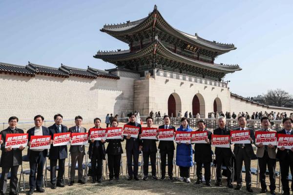 지도부 회의도 광화문에서…野 '탄핵 선고' 폭풍전야 총공세