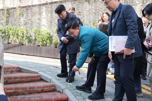 ‘현장’에 사는 박강수 마포구청장 곳곳 누비며 구민 안전 챙겨