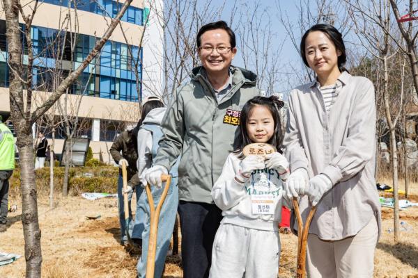 최호권 영등포구청장, 구민과 함께하는 식목일 나무심기 행사 참석