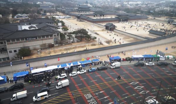 오세훈 "헌재 앞 야권 천막은 불법…변상금 부과 등 검토"