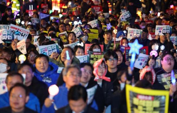 충암고 이사장 "尹, 부끄러운 졸업생으로 백만번 선정하고 싶다"