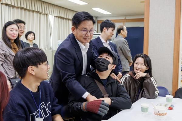 박강수 마포구청장, 휘파람 불며 천천히 나아가는 거북이 학교 참석