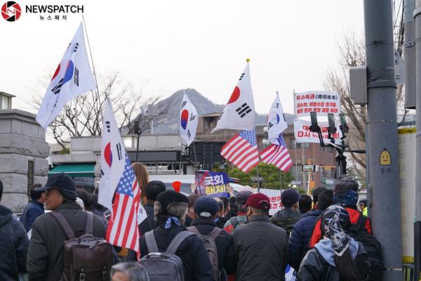 탄핵반대 시위중인 '윤석열'대통령 지지자들.