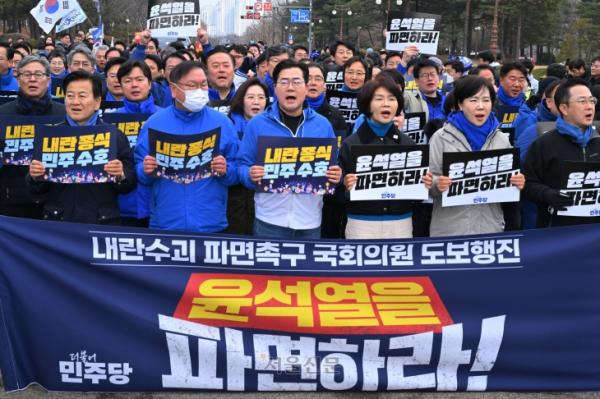 닷새째 탄핵 거리행진 野 “이번 주 내로 윤석열 탄핵하라”