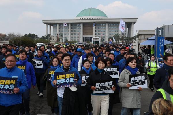 민주, 휴일도 광화문까지 행진…"금주 중 가장 빠른 날 탄핵 선고해야"