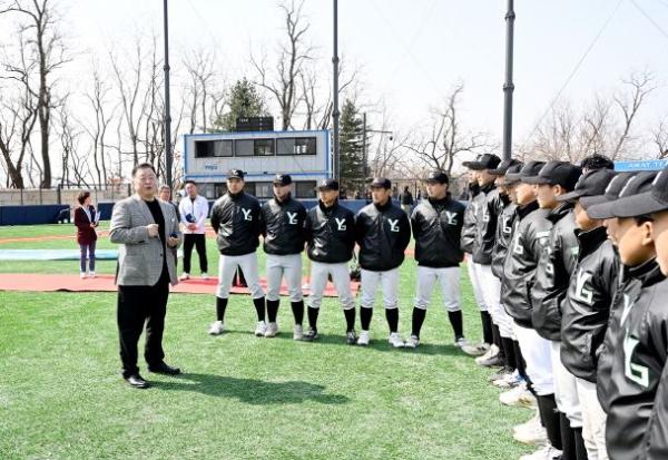 김경일 시장 "미군 반환 공여지 야구장 개장…스포츠 저변 확대 밑거름"