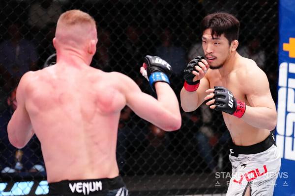 [UFC] ‘스팅’ 최승우, 아르헨 신성 바셰호스에게 1R 펀치 TKO패…2연패 수렁