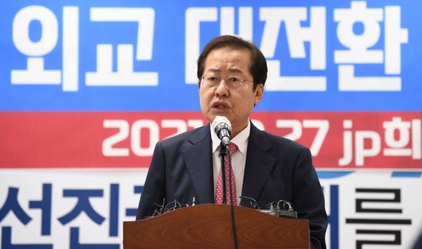 홍준표, 명태균 카톡대화 공개에 "의례적 답장도 죄가 되나"