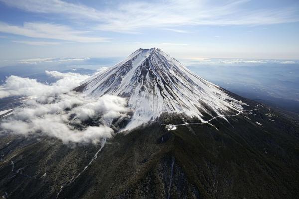 관광객에 몸살 앓는 후지산…여름부터 입산료 3만9000원 걷기로