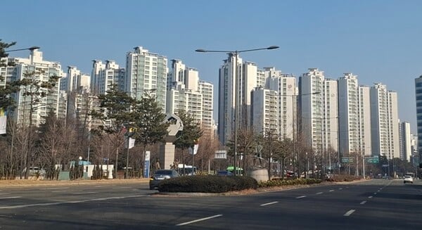 토허제 해제 후 서울 집값 급등…규제 재도입 논의 수면 위로