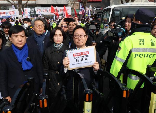 법사위 야당 위원들, "윤 대통령 파면" 헌재 청원