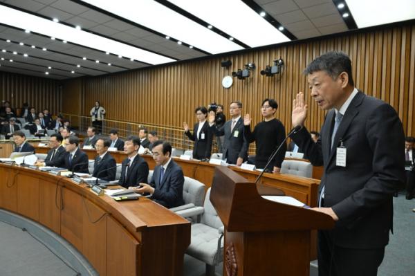 국회 “김병주, 국정조사 불사”… 금융위 “사모펀드 고강도 조사”