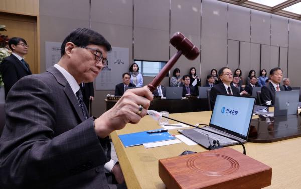 금통위원, 2월 금리인하 전원 찬성 이유는…"국내 경기 예상보다 부진"