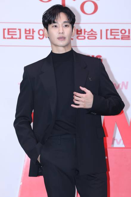 [왓IS] 김수현, 대만 현지 행사 불참할까…“위약금 13억↑ 전망”