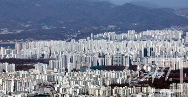 "금융당국, 부동산PF 리스크 완화 조치…정리·재구조화 지속 추진"