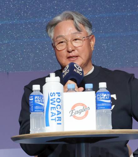 사령탑 중 홀로 세 손가락...김경문 감독은 진지했다 [KBO 미디어데이]