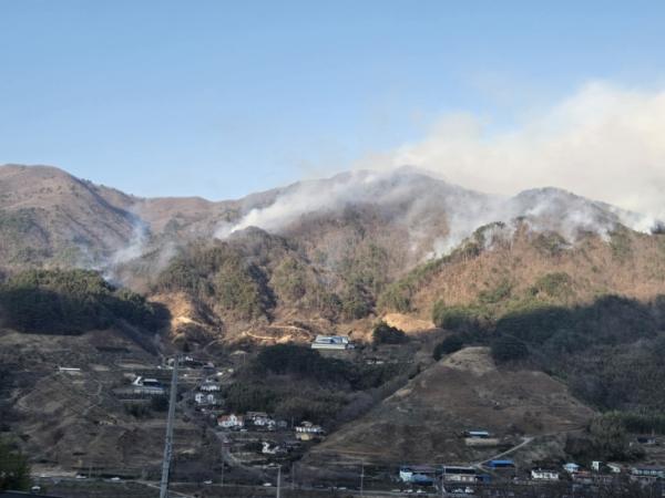 산청 시천면 산불 계속…대응 3단계 발령·주민 160명 대피