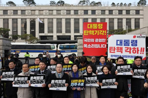 민주당, 천막당사 지어 ‘광장 정치’ 본격화