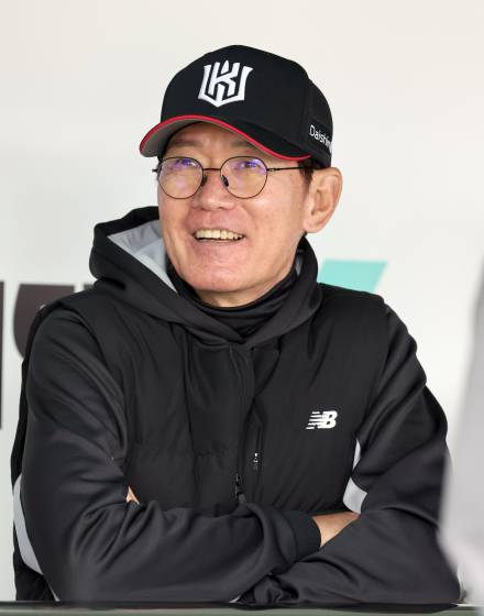 '끝내기 첫 승' 이강철 감독 " 동점 내주고 더욱 집중력을 발휘했다" [IS 승장]