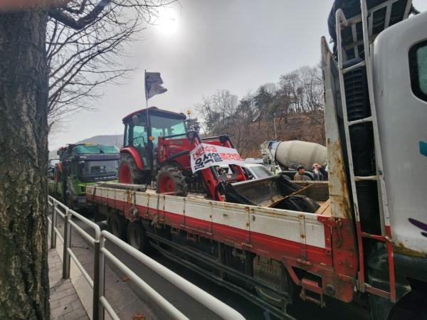 경찰 집회금지 통고에 전농은 '변칙 시위'