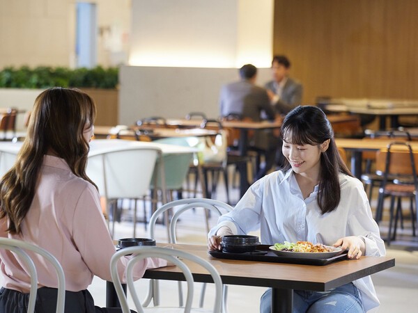 CJ프레시웨이는 31일 ‘삼삼한 데이’를 맞아 식품의약품안전처(식약처)와 손잡고 오피스, 산업체, 병원 등 전국 40여 개 단체급식장에서 저염 식단을 내놓았다. [출처=CJ프레시웨이]