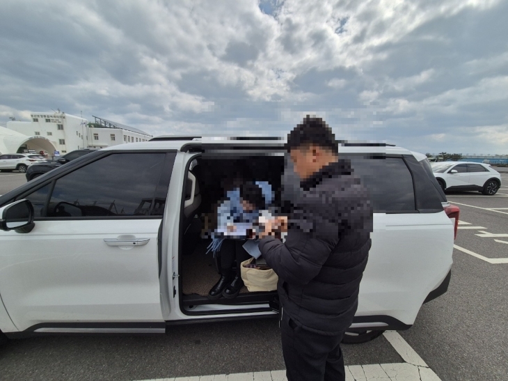 제주도 자치경찰단이 중화권 관광객을 대상으로 한 불법 관광행위에 대한 특별단속을 실시해 무등록여행업, 불법유상운송 등 총 29건을 적발했다. 제주도자치경찰단 제공