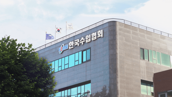 한국수입협회(KOIMA)는 알리익스프레스코리아와 해외직구 상품의 안전성 모니터링 강화를 위한 업무협약을 체결하고 안전성 검사를 지속적으로 진행하고 있다고 3일 밝혔다. [사진=한국수입협회] 