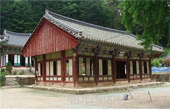 수타사 홍회루/사진-홍천군