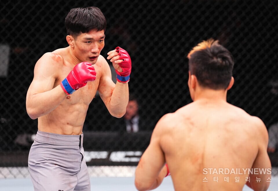 Lee Chang-ho VS Xiaolong