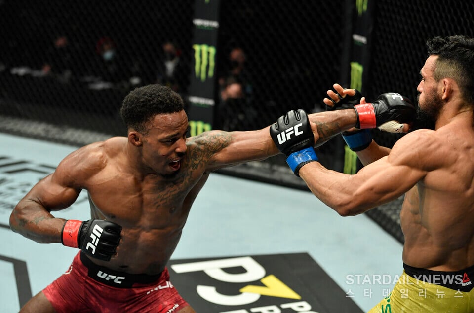 Lerone Murphy vs Douglas Silva