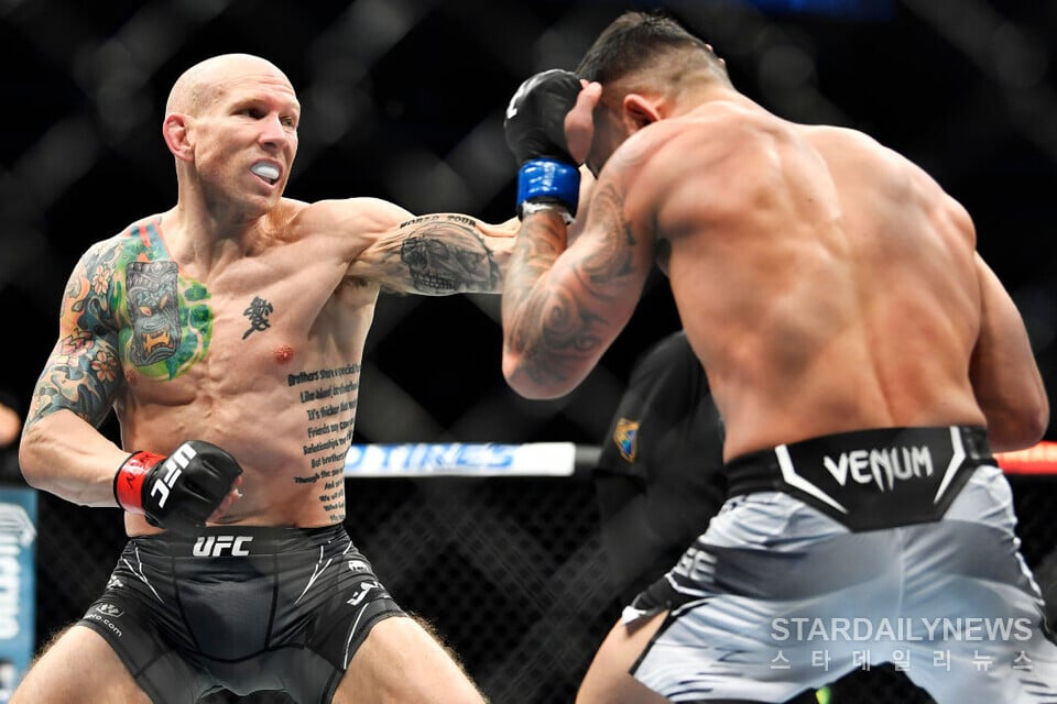 Josh Emmett vs Dan Ige